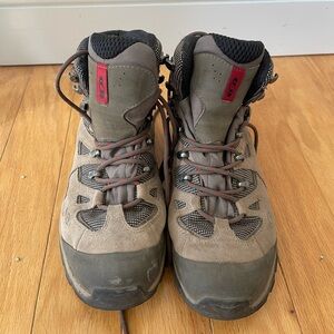 Salomon Women’s Hiking Shoes with Goretex Soles